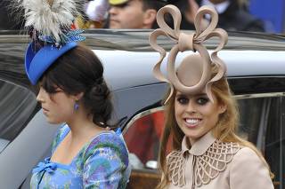 Princess Beatrice and her sister Princess Eugenie arrive at Westminster Abbey