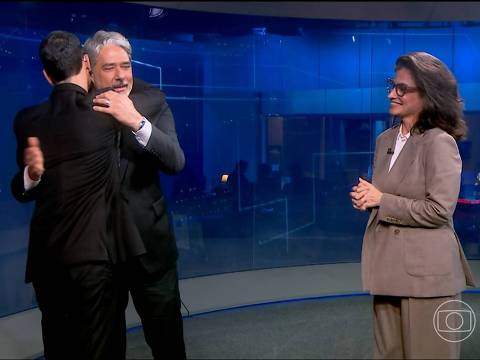 cuphead cdv oficial - RJ 31/10/2025 - Despedida do jornalista William Bonner da bancada do Jornal Nacional. Assume seu lugar o jornalista César Tralli que vai apresentar o jornal ao lado da jornalista  Renata Vasconcellos - (Foto: Reprodução/TV Globo) DIREITOS RESERVADOS. NÃO PUBLICAR SEM AUTORIZAÇÃO DO DETENTOR DOS DIREITOS AUTORAIS E DE IMAGEM